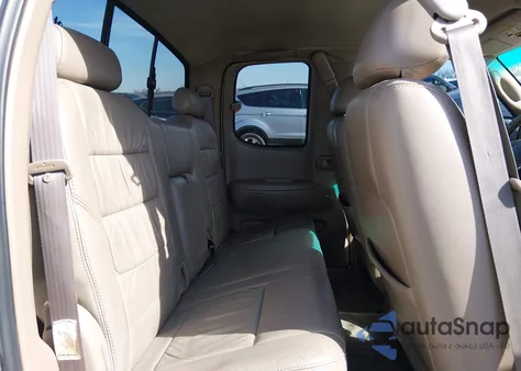 2002 Toyota Tundra Ltd V8 from USA, damaged, VIN 5TBBT48112S316861